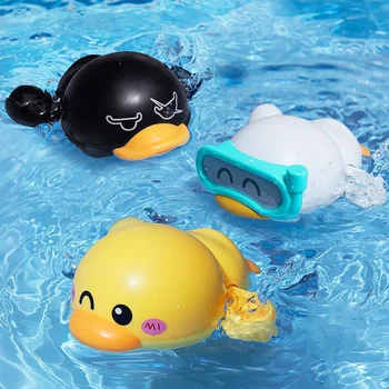 Bebek Banyo Oyuncakları Sevimli Karikatür Yüzme Ördek Su Oyuncak Bebek Wind Up Clockwork Oyuncak Çocuklar için yüzme havuzu Plaj Oyunu Çocuklar için hediye