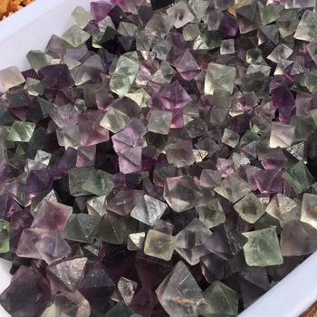 Doğal Karışık Florit Oktahedron Gem Küçük işlenmemiş taş Numune Şifa DIY Doğal Kuvars Kristalleri Taşlar