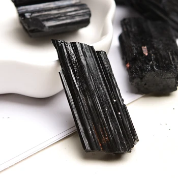 Doğal Siyah Turmalin Yüksek Kaliteli Kristal Ham Taş Kaya Mineral Reiki şifa taşı DIY Ev Dekorasyon Hediye Toplamak